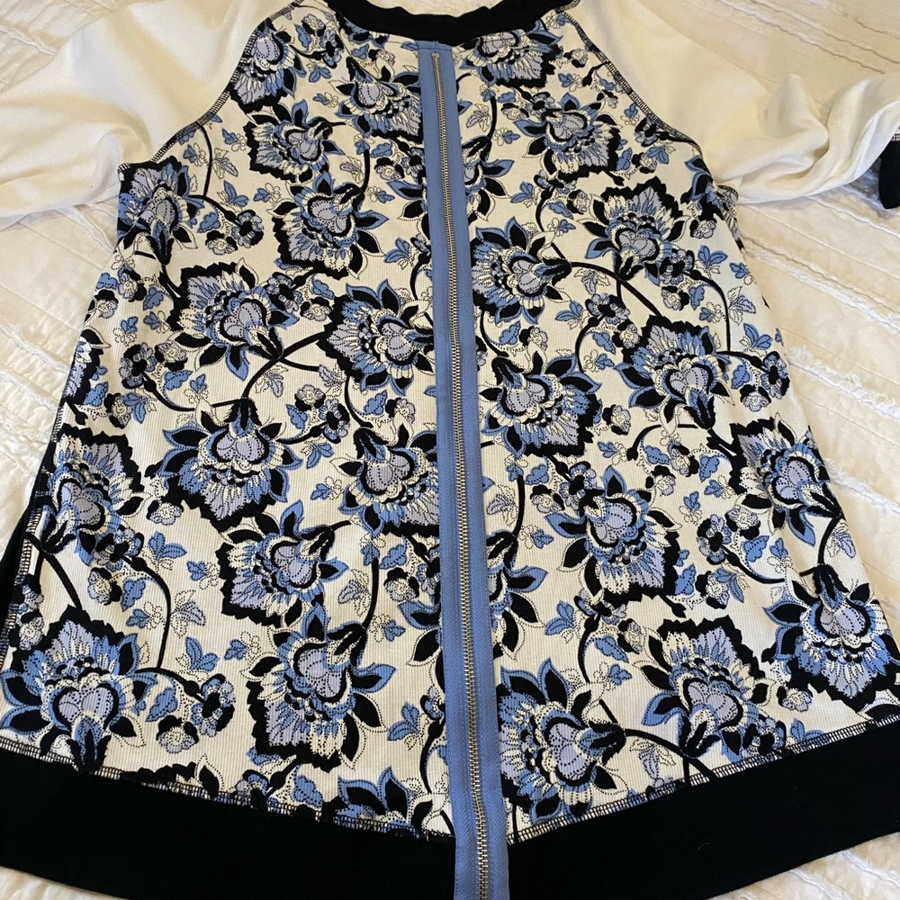 Zenergy by Chico Floral Zip Back Tunic Size 2 Cover pic is the back of the shirt